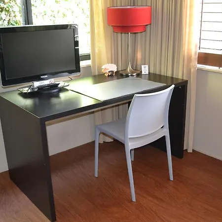 Bed & Breakfast Flowerzzz... *