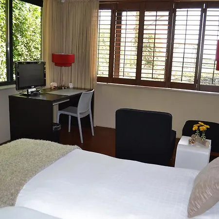 Bed & Breakfast Flowerzzz... *